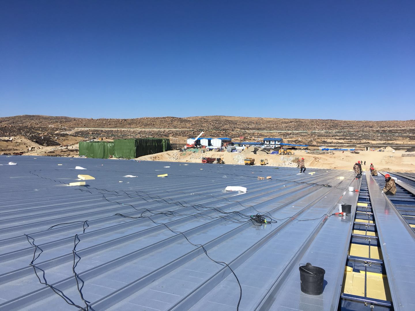 高海拔宇宙线观测站水切伦科夫探测阵列一号水池封顶